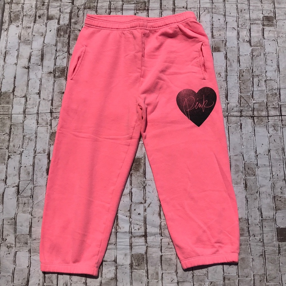 pink vs pants 🔴